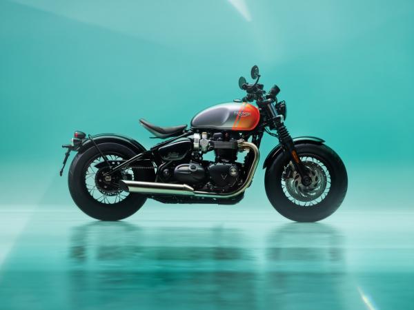 Triumph brings 13 New Colours to ADV Modern Classic and Roadsters