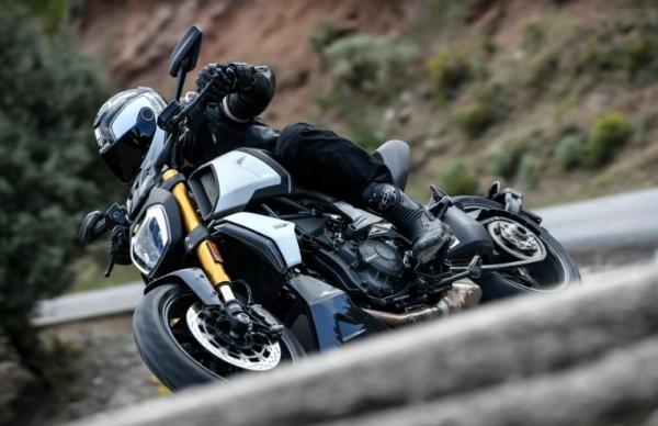 Ducati Diavel 1260S Review